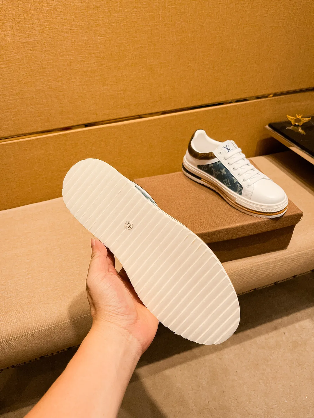🚘🚘Factory batch 420💰[LV]🔥Louis Vuitton, a high-end men's shoe brand, official website 1:1 latest masterpiece: the upper is made of first-layer cowhide imported from Italy with a comfortable and breathable lining➕original non-slip and wear-resistant outsole🔥, making walking more convenient and comfortable! An exclusive new model, a stunning work, a beautiful 1:1 replica [color] compared to the official quality! Create a fashionable personality to set off your uniqueness! A must-have for trendy men! Classic🔥Size: 38-44 Color: Lee🔥 1⃣️color available🔥.
